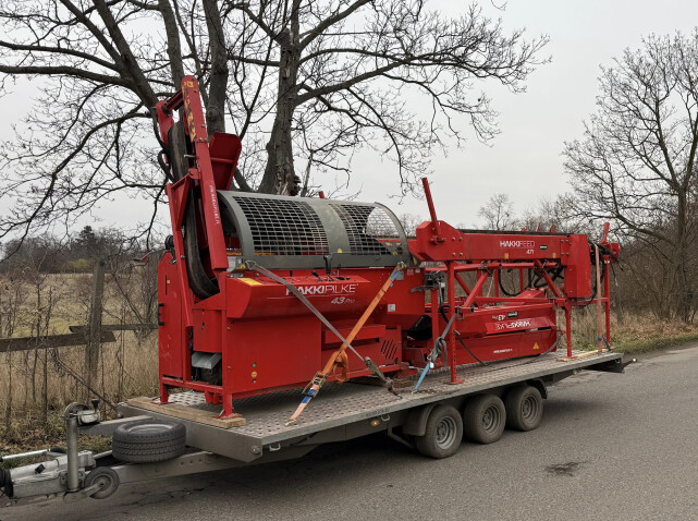 Cesta za zákazníkem a Hakki Pilke 43 v kompletu se stolem😃