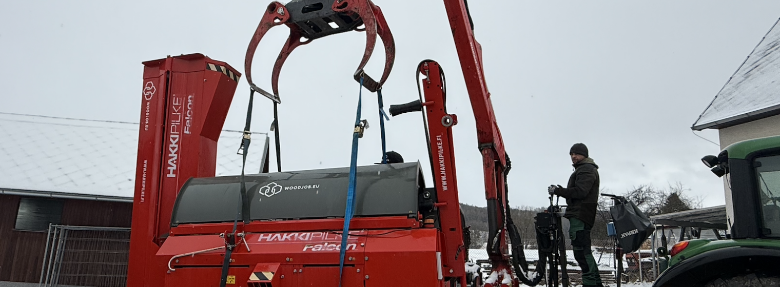 Dodávka Hakki Pilke Falcon 35 s podávacím stolem na Šumavu