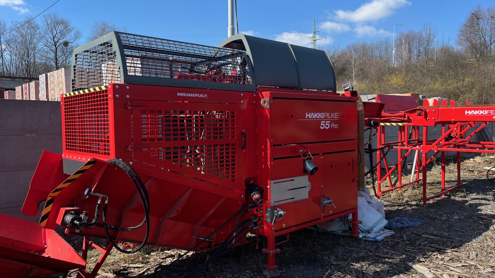 Hakki Pilke 55 Pro + HakkiFeed 472 table